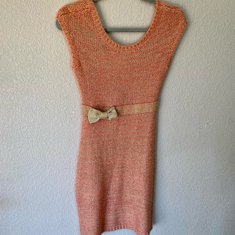 Super soft sweater dress . Get your glow on girl,in this rose gold stunner!😍